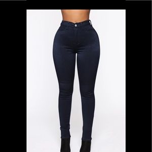 MUST GO!!NWT SUPER SOFT CURVEY BOOTY LIFTING JEANS